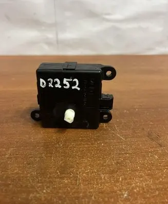 Renault Laguna III Intake manifold valve actuator/motor A24851A8400001 D2252