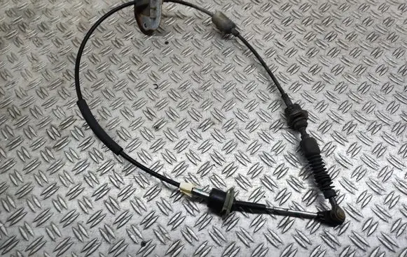 Hyundai i30 Gear shift cable linkage 2R1001J04