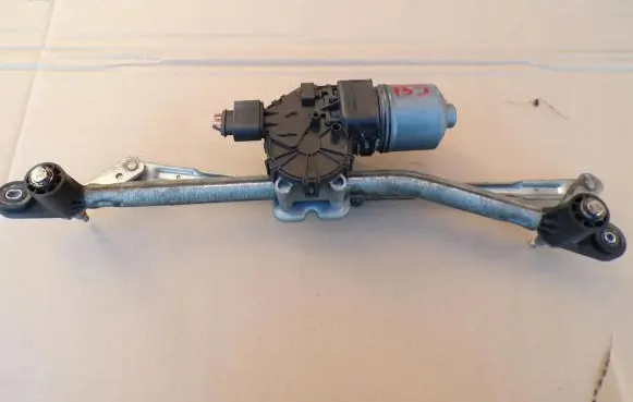 Alfa Romeo 159 Front wiper linkage and motor 339020724