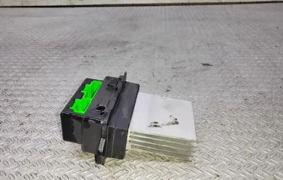 Coolant fan relay