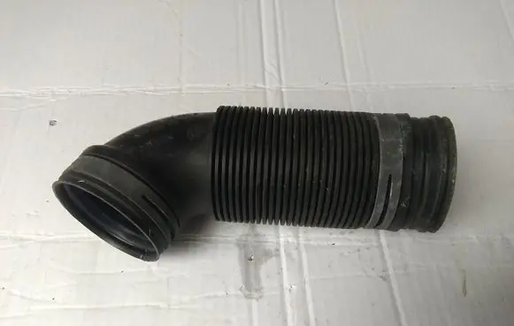 Volkswagen Golf V Air intake duct part 1K0129684
