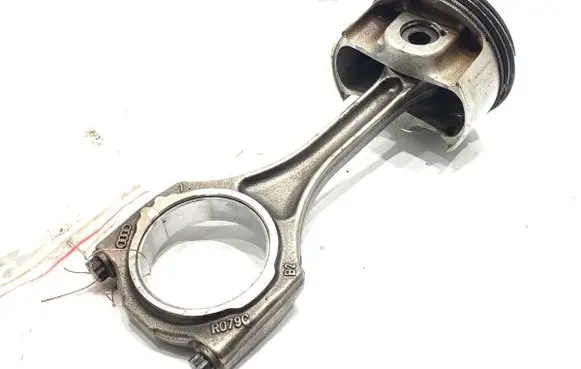 Audi R8 42 Piston with connecting rod R079C