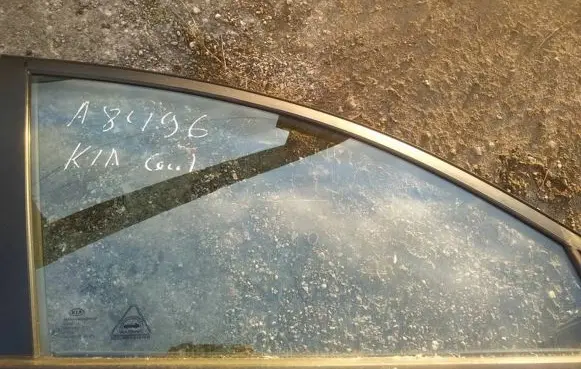 KIA Ceed Front door window glass four-door
