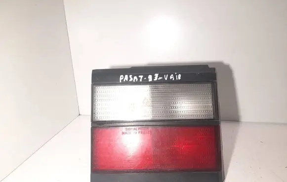 Volkswagen PASSAT B3 Rear/tail lights 333945107