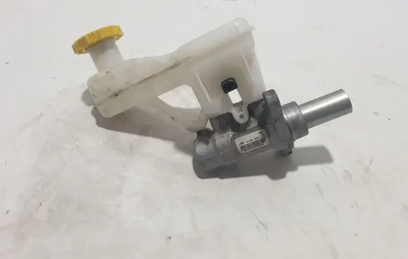 Brake fluid reservoir