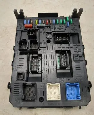 Peugeot 308 Fuse module 281197595