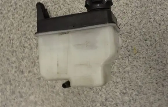 Hyundai Getz Windshield washer fluid reservoir/tank