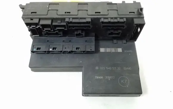 Mercedes-Benz E W210 Fuse module A0225455332
