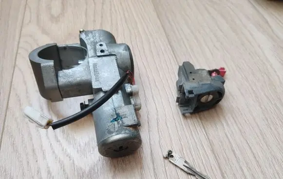 Nissan Note (E11) Ignition lock N0502823