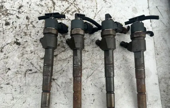 Opel Insignia A Fuel injectors set 0445110327