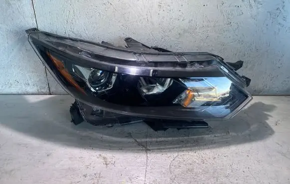Nissan Qashqai Headlight/headlamp 8922681017