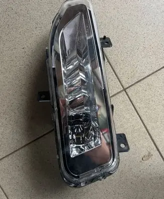 Nissan Leaf II (ZE1) Front fog light 261555SE0B L607612 F0GK8219001