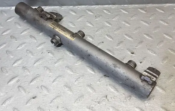 Mercedes-Benz S W221 Fuel main line pipe A6420702595 6420702595
