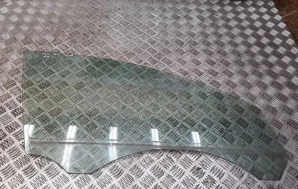 Volvo V50 Front door window glass four-door e243r001105