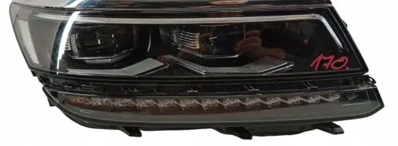 Volkswagen Tiguan Headlight/headlamp
