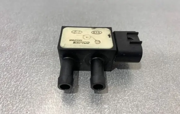 KIA Sorento Exhaust gas pressure sensor 392102F600 9022090001