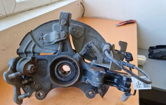 Opel Astra L Front wheel hub