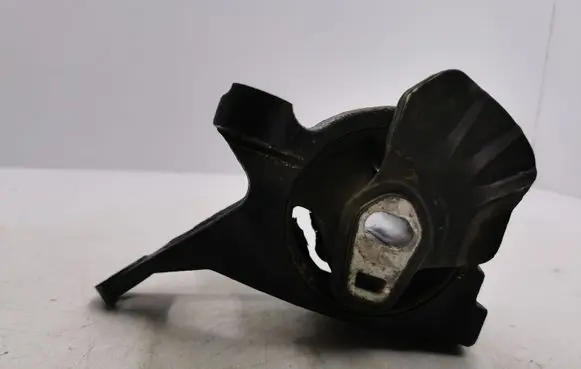 Volkswagen PASSAT B6 Engine mount bracket