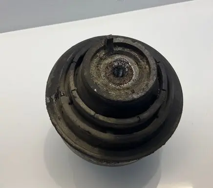 Engine mount bracket
