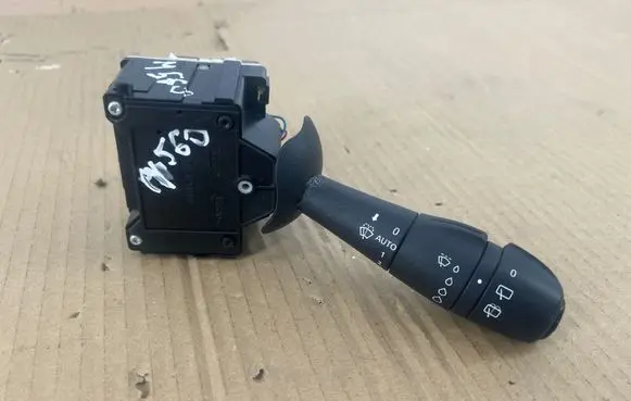 Renault Clio IV Wiper control stalk 255679150R 200717 003240