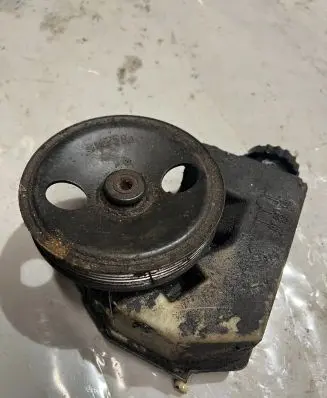 Jeep Cherokee III KJ Power steering pump 52088710AE