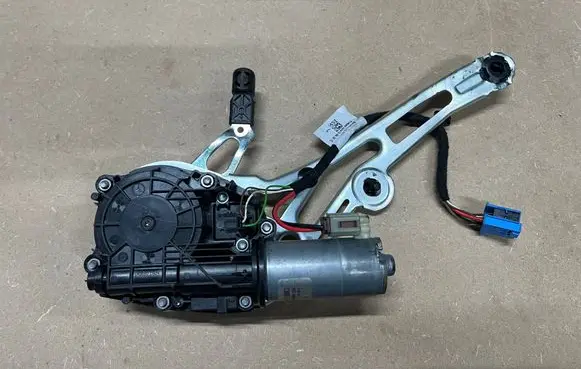 Mercedes-Benz C W205 Tailgate/trunk/boot lift motor A2138205903 020120A025