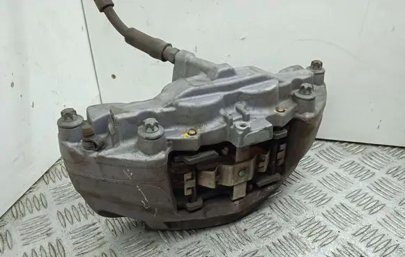 Mercedes-Benz C W205 Front brake caliper