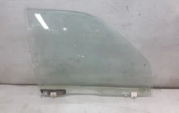 Honda CR-V Front door window glass four-door