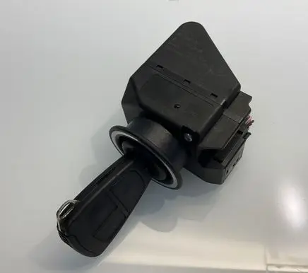 Mercedes-Benz E W210 Ignition lock 2105450008 A2105450008