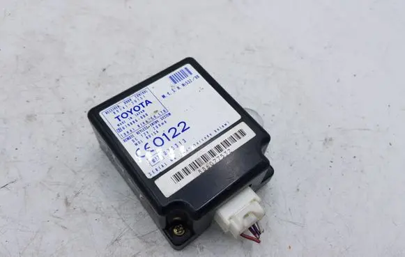 Toyota Corolla Verso AR10 Door central lock control unit/module 8974120151