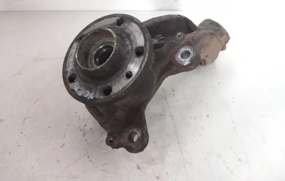 Front wheel hub