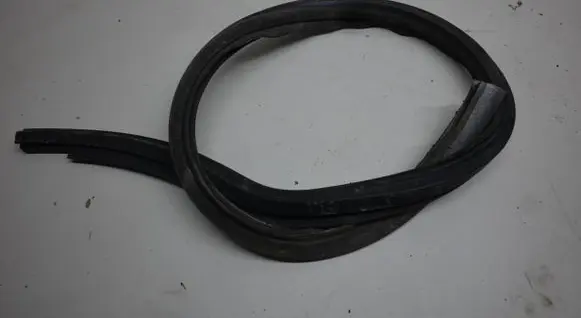 Seat Leon (1P) Engine compartment rubber 1P0823723