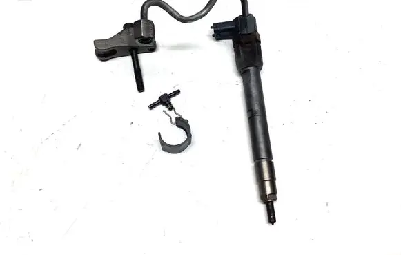 Hyundai ix35 Fuel injector 338002F300 0445110374 81I88EK