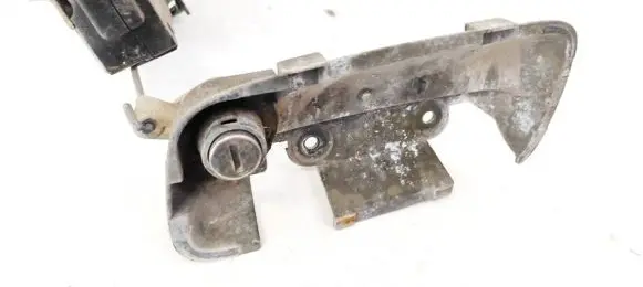 Opel Astra G Front door lock (next to the handle) 