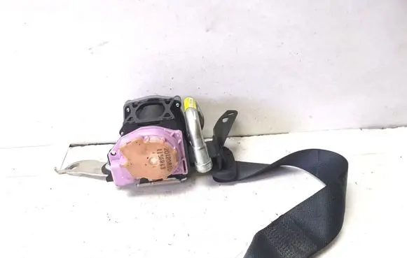 Rear seatbelt