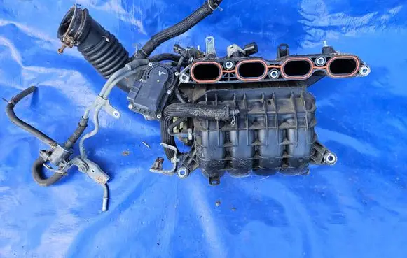 Toyota Avensis T270 Intake manifold