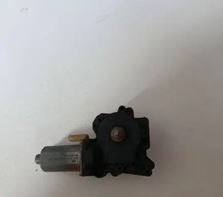 Ford Mondeo Mk III Front door electric window regulator 0130821793