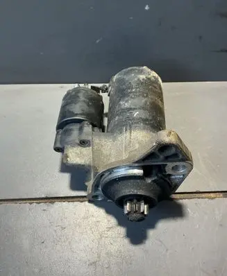 Volkswagen Golf IV Starter motor 020911023F
