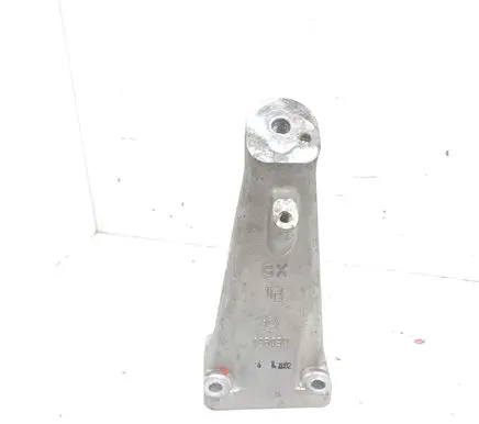 Engine mounting bracket