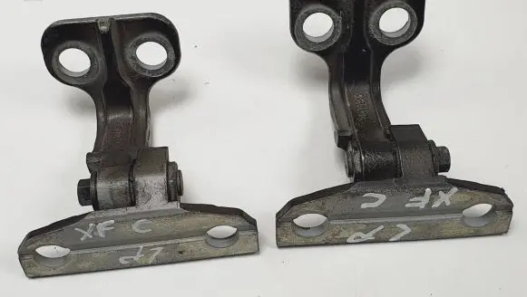 Jaguar XF X250 Front door hinge set 8X23-F228A67-AC