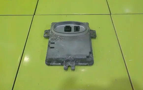 Volvo XC70 LED ballast control module 6948180