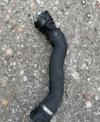 BMW 5 E39 Engine coolant pipe/hose