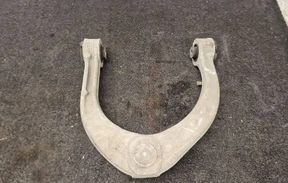 Land Rover Discovery 5 Front upper control arm/wishbone PLA3084A