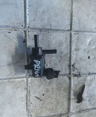 Toyota Prius (XW20) Turbo solenoid valve 9091012259 1362002771