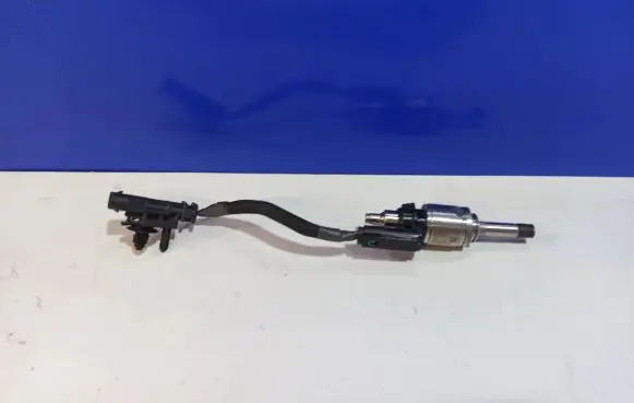 Volvo S60 Fuel injector 31478608 31303495
