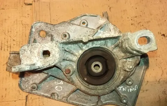 Renault Twingo II Gearbox mount 112225710r