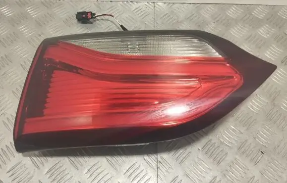 Chrysler Pacifica Tailgate rear/tail lights 68228940AE