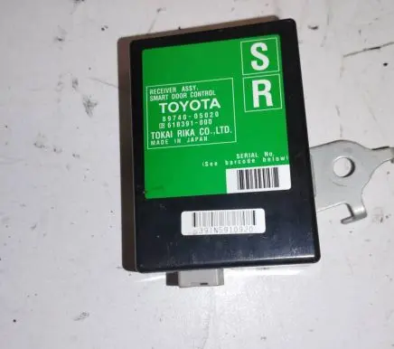Toyota Avensis T270 Door control unit/module 8974005020 89740-05020