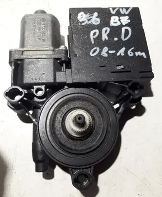 Volkswagen PASSAT B7 Front door window regulator motor 0130822451