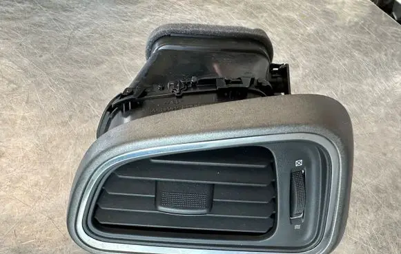Renault Kadjar Dashboard side air vent grill/cover trim